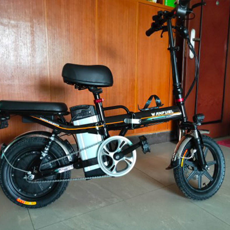 現(xiàn)貨直供迷你小型電動車 2021新款 便攜超輕折疊電動自行車