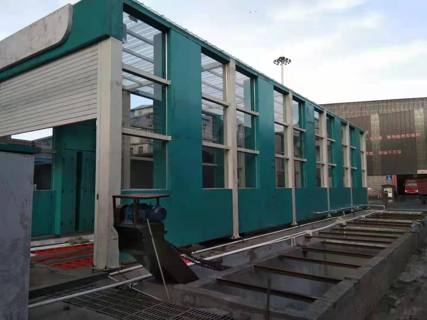 全自動工地洗輪機  全封閉龍門洗車機  中京環(huán)保科技