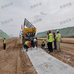 廠家供應白灰水泥粉料撒灰機 四輪車帶動布灰機 12方環(huán)保撒灰車