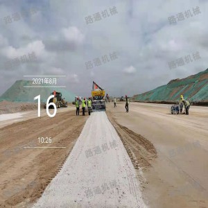 廠家供應白灰水泥粉料撒灰機 四輪車帶動布灰機 12方環(huán)保撒灰車